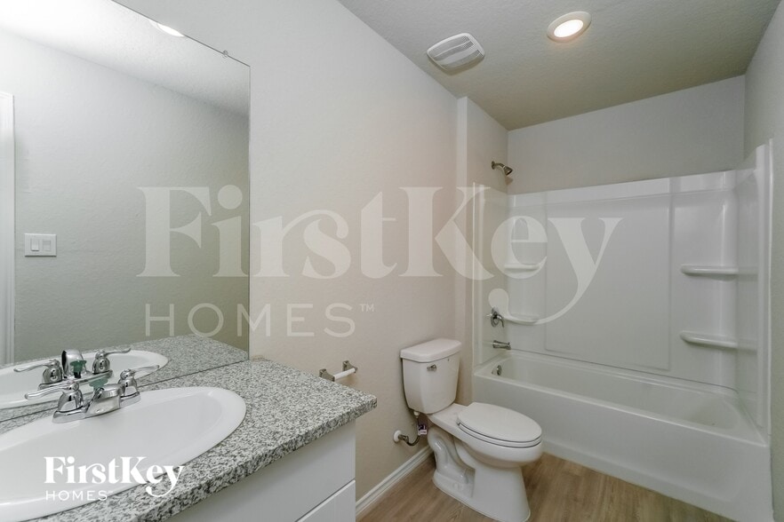 Building Photo - 9966 Sarrebourg St