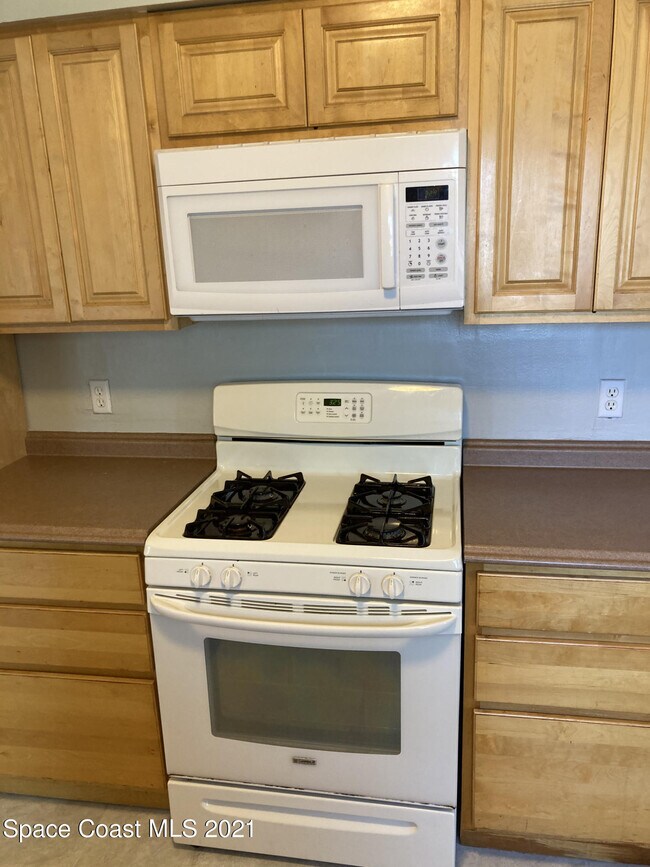 Building Photo - 988 Nicklaus Dr