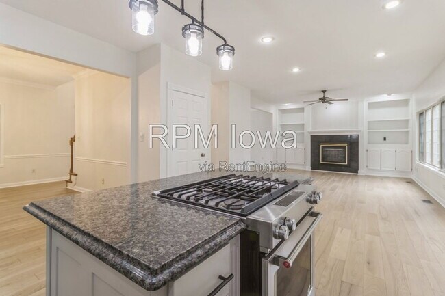 Building Photo - 13585 Summit Dr