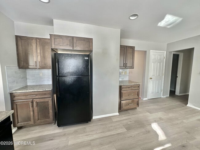 Building Photo - 382 W Park Ave