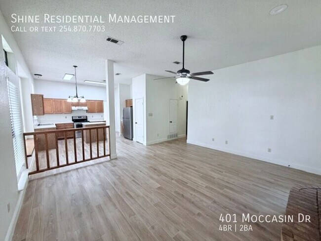 Building Photo - 401 Moccasin Dr