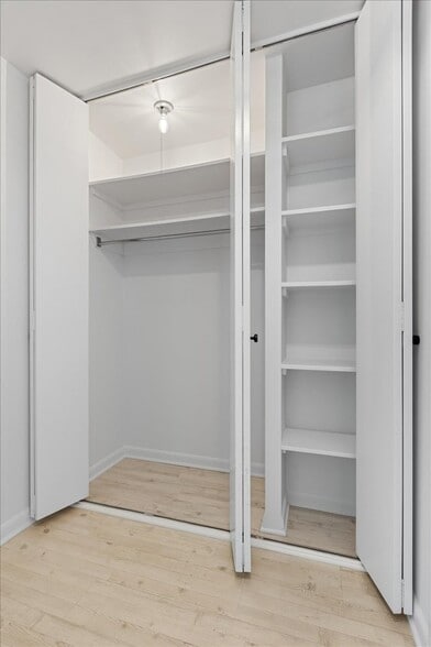 Building Photo - 2800 N Lake Shore Dr