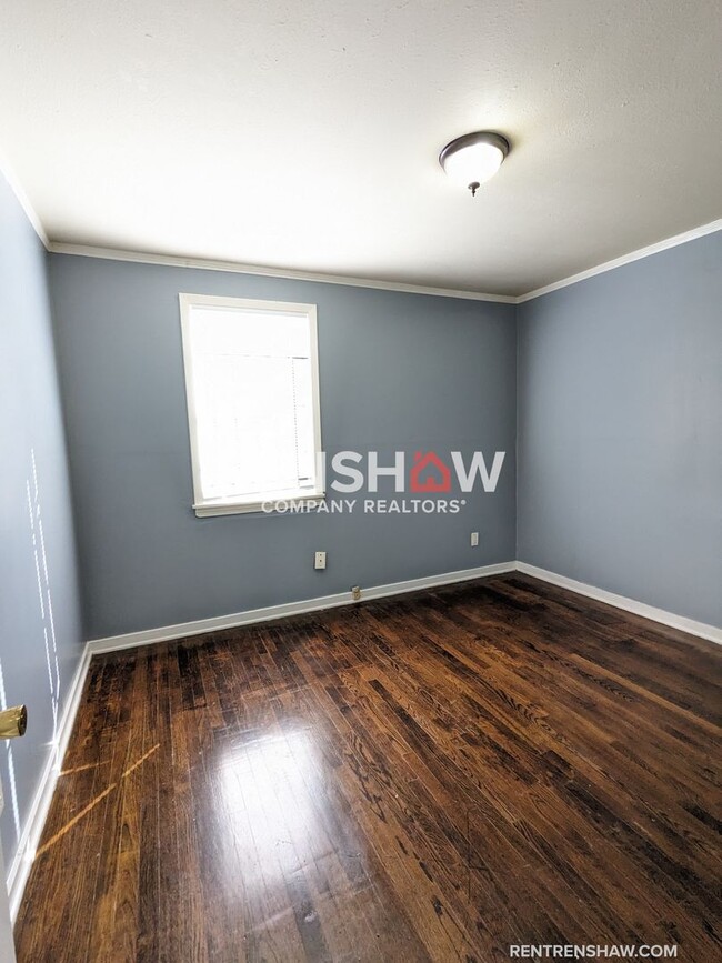 Building Photo - Accepting Section 8 Vouchers - 1891 Clover...
