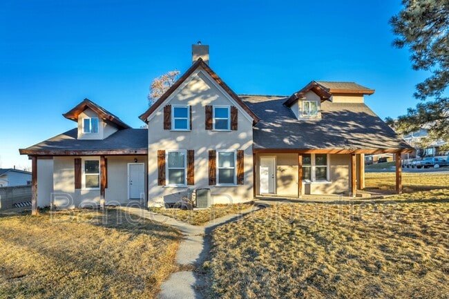 Building Photo - 741 E Center St