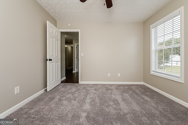 Building Photo - 60 Berkshire Run