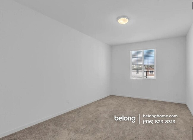 Building Photo - 305 Cinema St