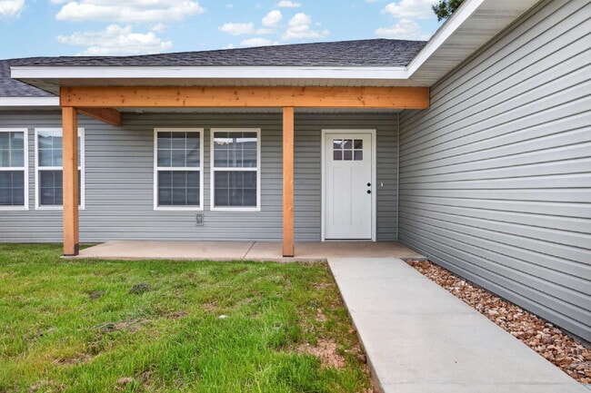 Building Photo - BRAND-NEW 4BR/2BA Duplex/Patio home with Garage - Available Now near Hollister, Schools