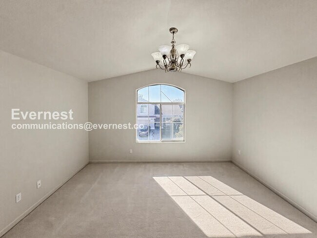 Building Photo - 4 Bed, 3 Bath Home with Garage / Pet-Friendly / Vouchers Accepted / Available Now!