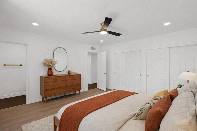 Building Photo - 3655 N 5th Ave