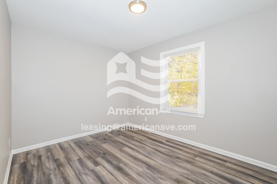 Building Photo - 12901 Kadel Ave