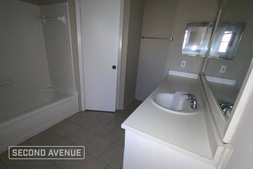 Building Photo - 15919 Rosebriar Dr