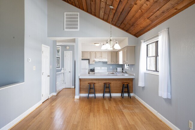 Building Photo - 219 Patane