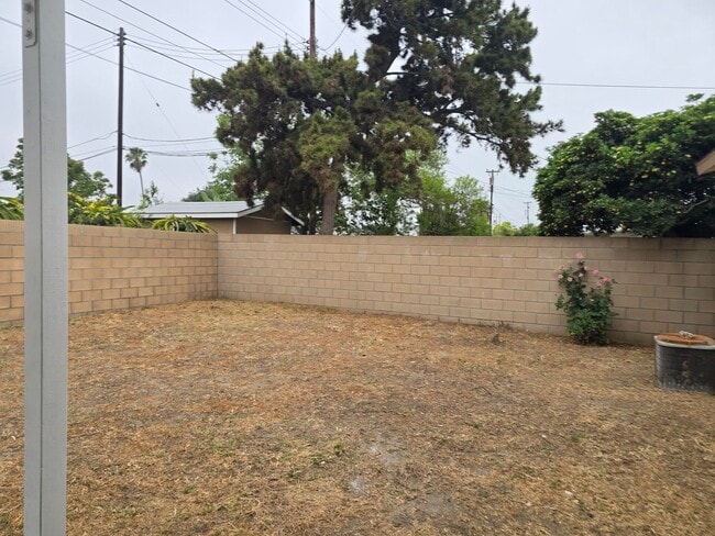 Building Photo - Single Family Home in Anaheim for Rent