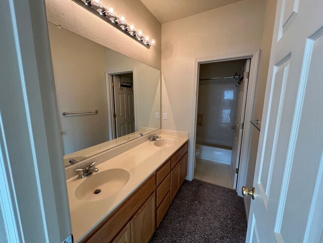 Building Photo - Large Two Story Crossroads Home!