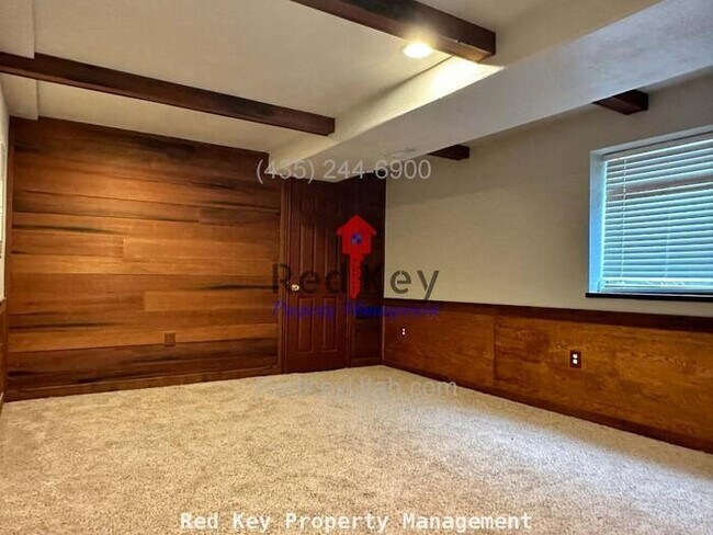 Building Photo - 550 E Single Family Home