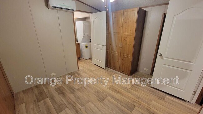 Building Photo - 920 Cedar Village Ln