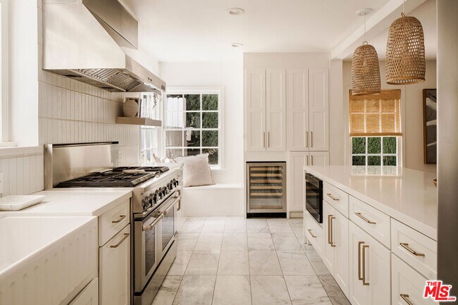 Building Photo - 2518 Canyon Dr