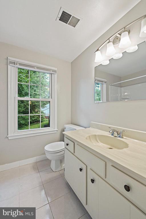 Building Photo - 5847 New England Woods Dr