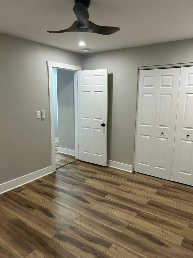 Building Photo - 1425 Brentwood Dr