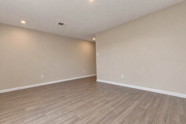 Building Photo - 68 Rd 51026