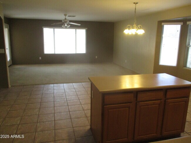 Building Photo - 3371 E Woodside Way