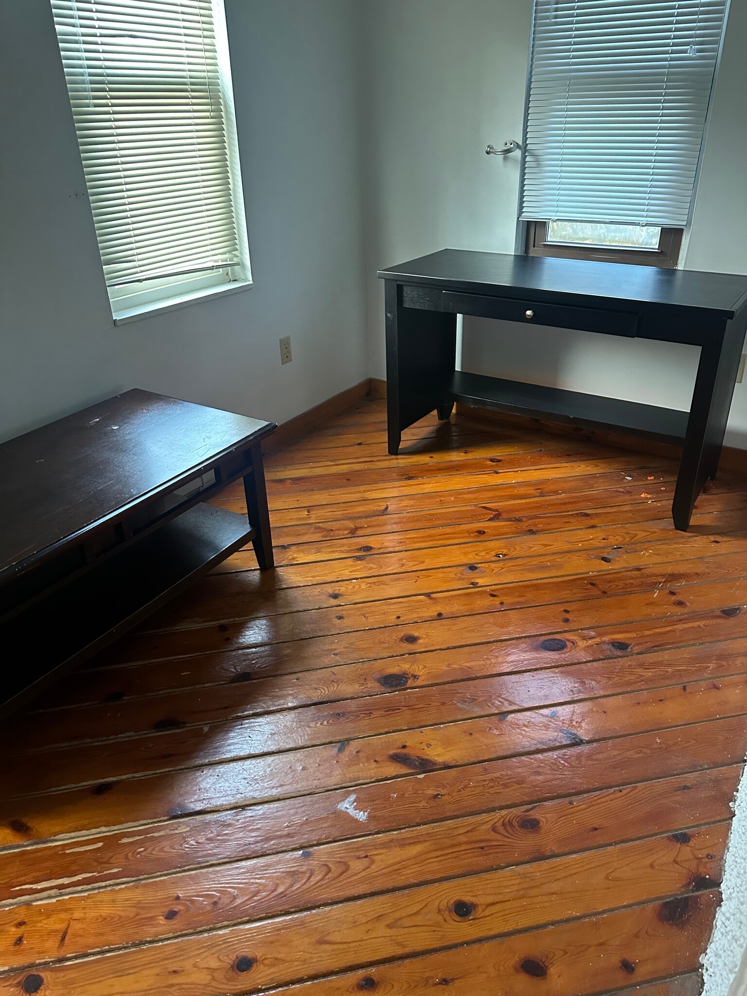 Study or bedroom - 1049 Danby Rd