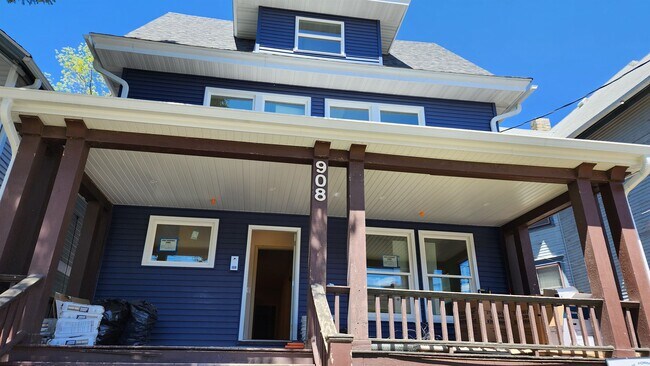 Building Photo - 908 E Gorham St
