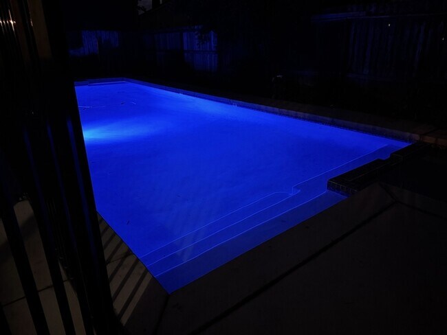 Building Photo - Tracy 4 Bedroom 2 Bathroom Home with a pool
