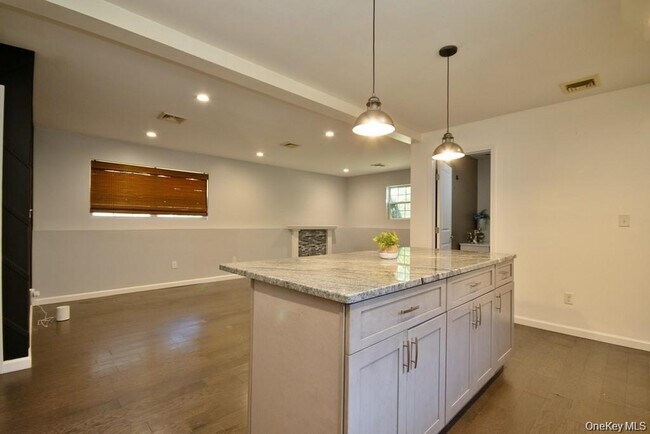 Building Photo - 346 Angelo Dr