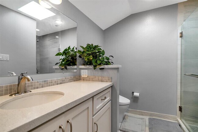 Building Photo - 5851 Doliver Dr