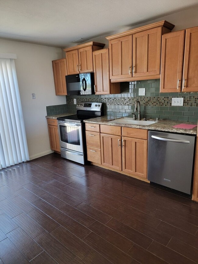 Building Photo - Lemon Grove Townhouse