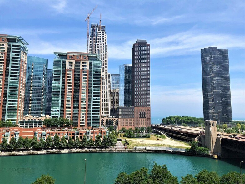 Building Photo - 450 E Waterside Dr