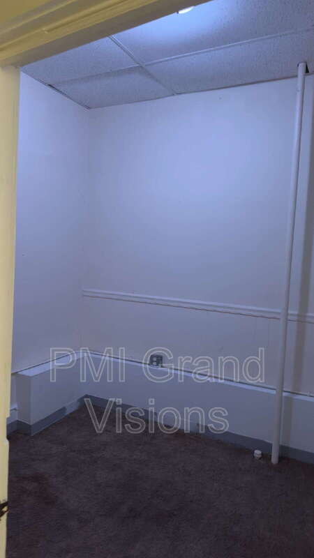 Building Photo - 601 1/2 Monroe