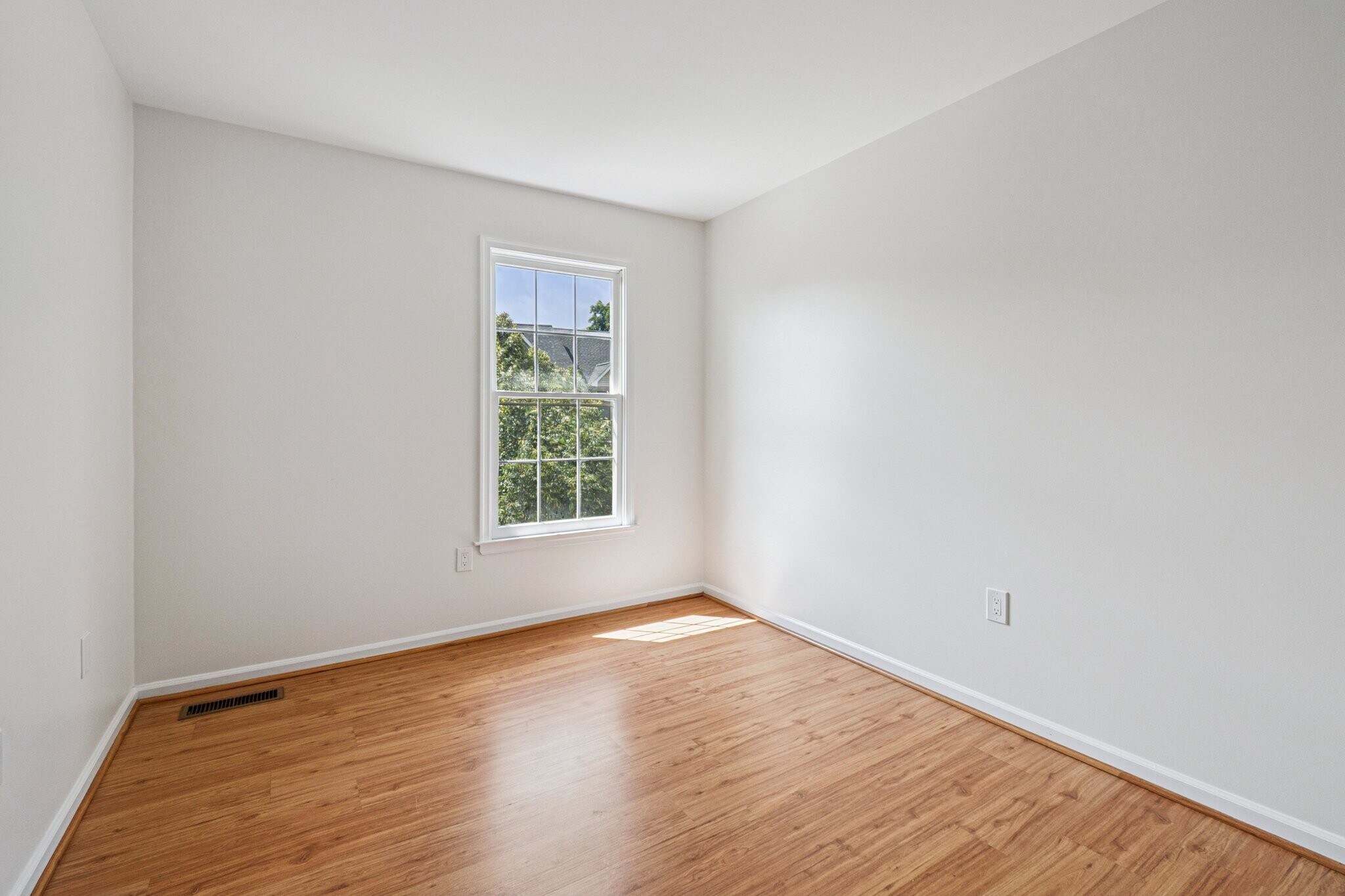 Building Photo - 8410 Woodland Manor Dr