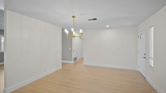 Building Photo - 3 Bedroom Home in Vacaville