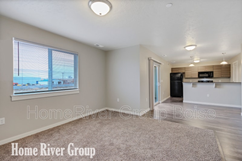 Building Photo - 1340 S Edgewater Cir