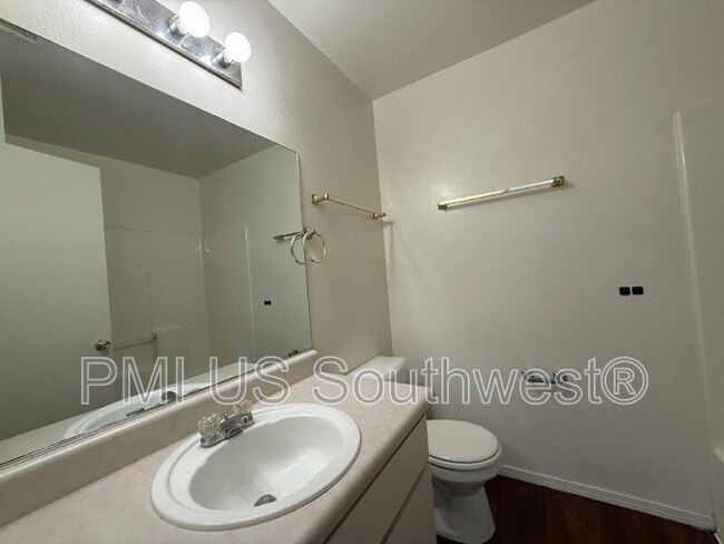 Building Photo - 9560 E Lakeshore Dr