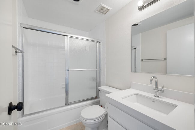 Building Photo - 5291 Colodny Dr