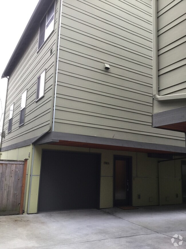 Building Photo - Convenient 3 beds, 2.5 bath in Ballard