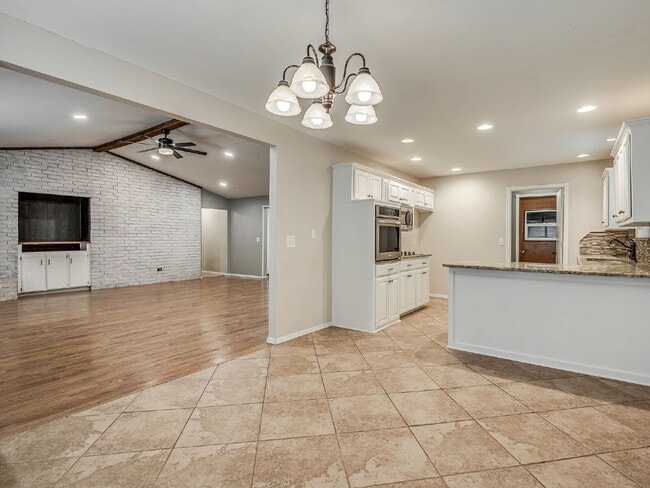 Building Photo - Updated 4-Bedroom Home with Spacious Layout & Modern Touches