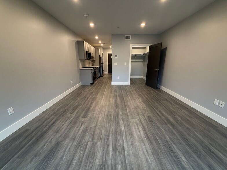 Building Photo - 315 Western Ave