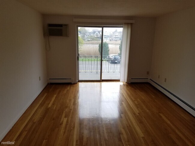 Building Photo - 1 br, 1 bath Apartment - 435 Shirley St 26