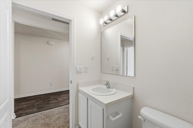 Building Photo - Welcome to this beautiful 3-bedroom, 2-bathroom home located in the heart of Bunnell!!