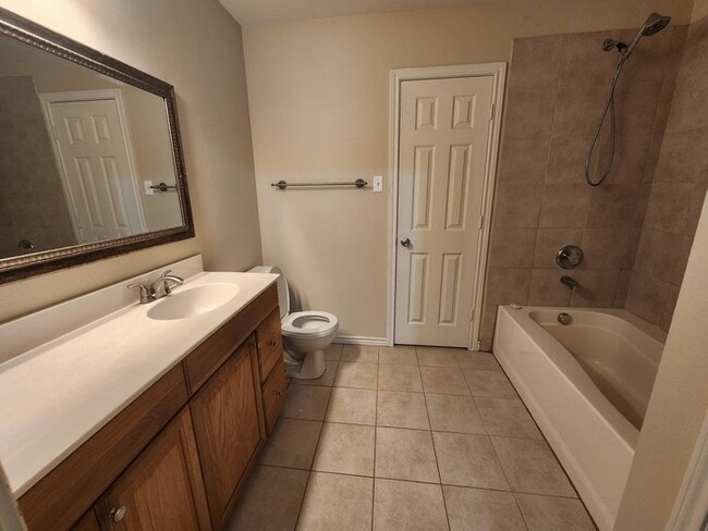 Building Photo - Gorgeous 2 story 3-bedroom 2.5-bath townhouse centrally located in Dallas Fort Worth metroplex