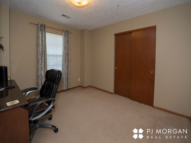 Building Photo - 4 bedroom, 3 bathroom - Available 9/15- Co...