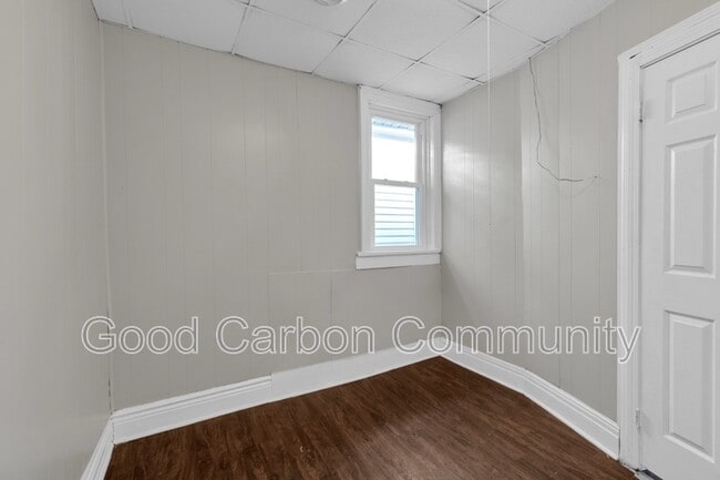 Building Photo - 357 Vermont St