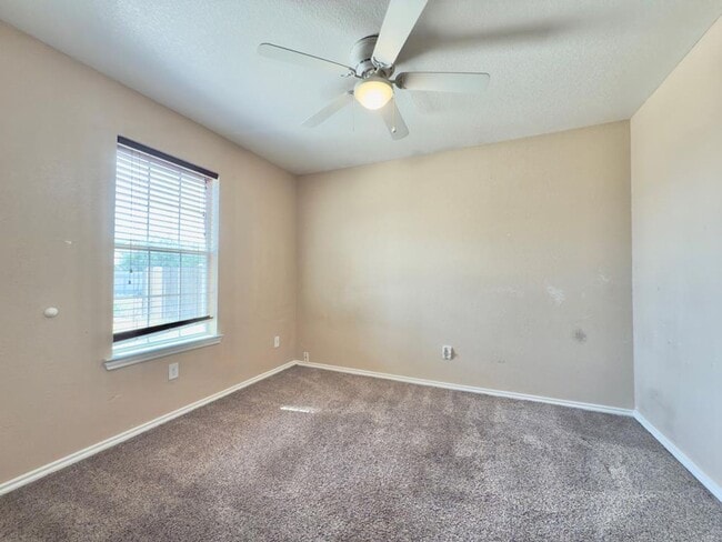 Building Photo - Rental