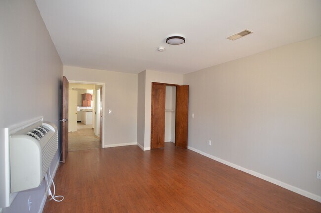 Building Photo - 2620 Losantiville Ave