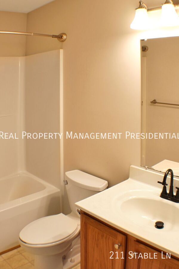 Building Photo - 211 Stable Ln