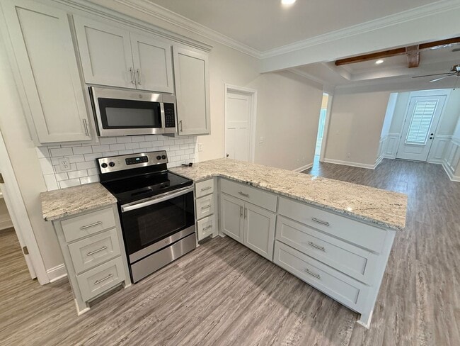 Building Photo - Stylish 4-Bedroom Home with Screened Porch...